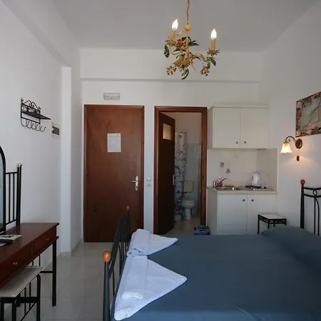 アパートホテル Bourgos Naxos City